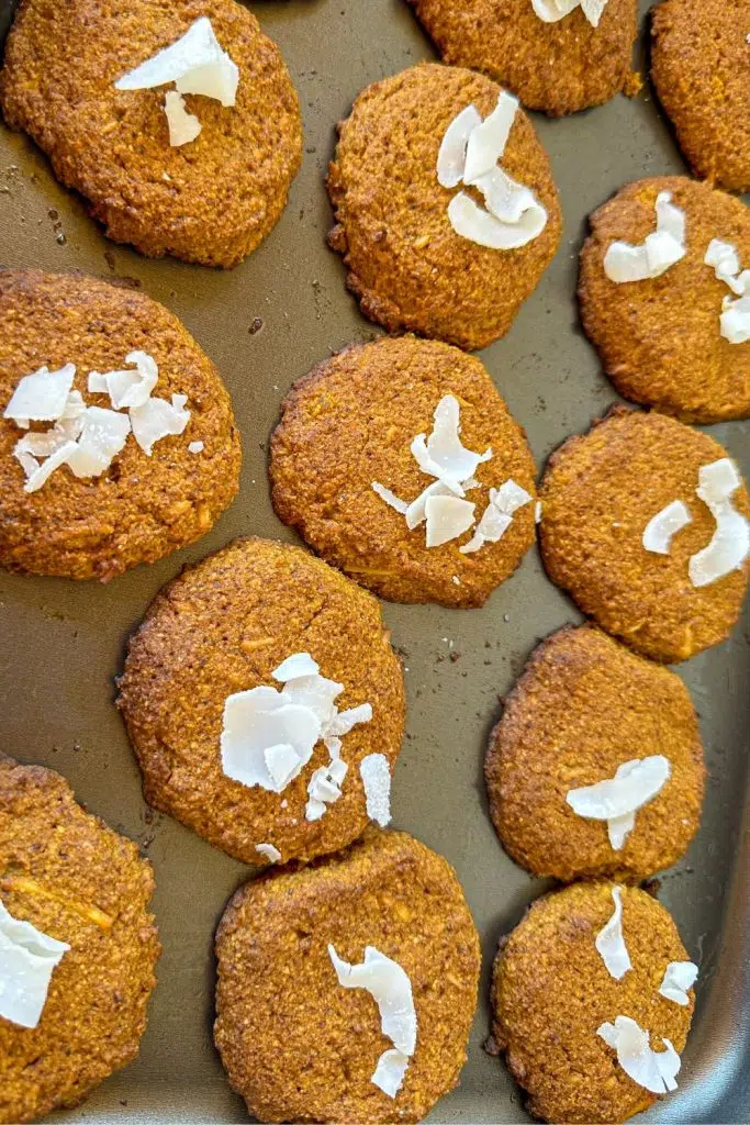 biscoitos de abóbora fit lado a lado na assadeira